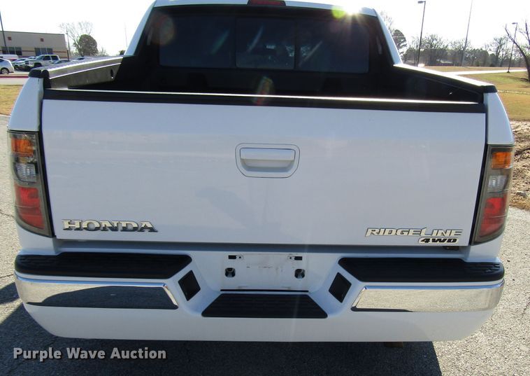image for item DH8276 2006 Honda Ridgeline Crew Cab pickup truck