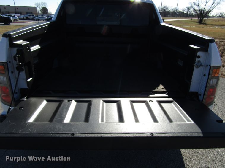 image for item DH8276 2006 Honda Ridgeline Crew Cab pickup truck