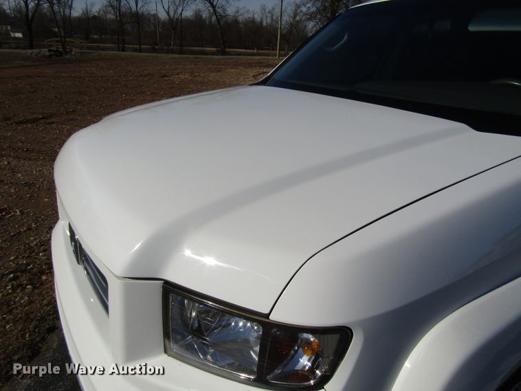 image for item DH8276 2006 Honda Ridgeline Crew Cab pickup truck