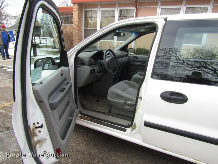 image for item DH8393 2004 Ford Freestar van