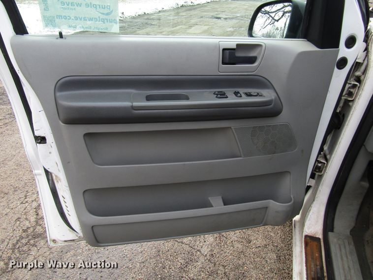 image for item DH8393 2004 Ford Freestar van