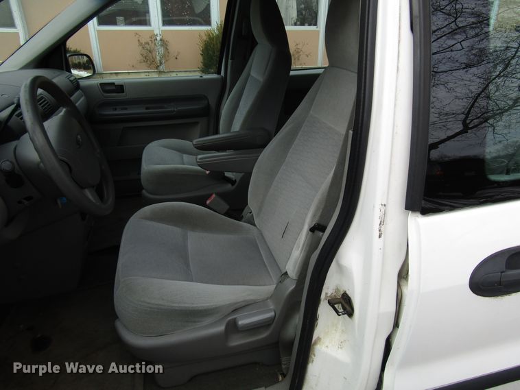 image for item DH8393 2004 Ford Freestar van