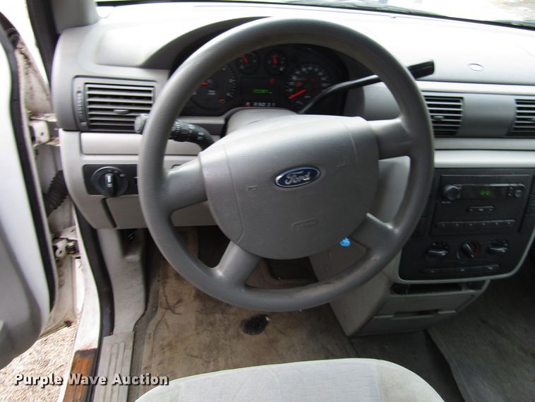 image for item DH8393 2004 Ford Freestar van