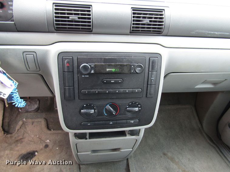 image for item DH8393 2004 Ford Freestar van