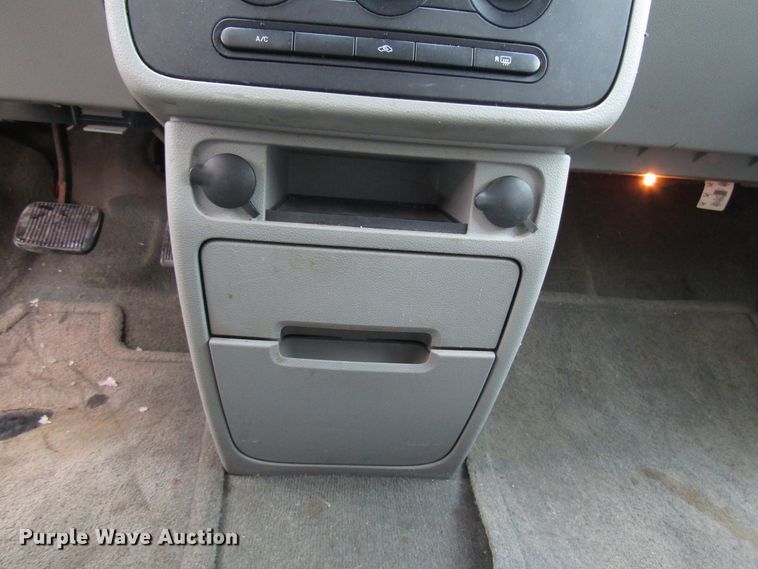 image for item DH8393 2004 Ford Freestar van