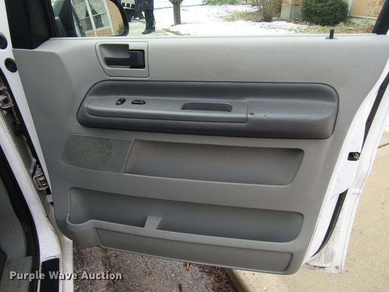 image for item DH8393 2004 Ford Freestar van