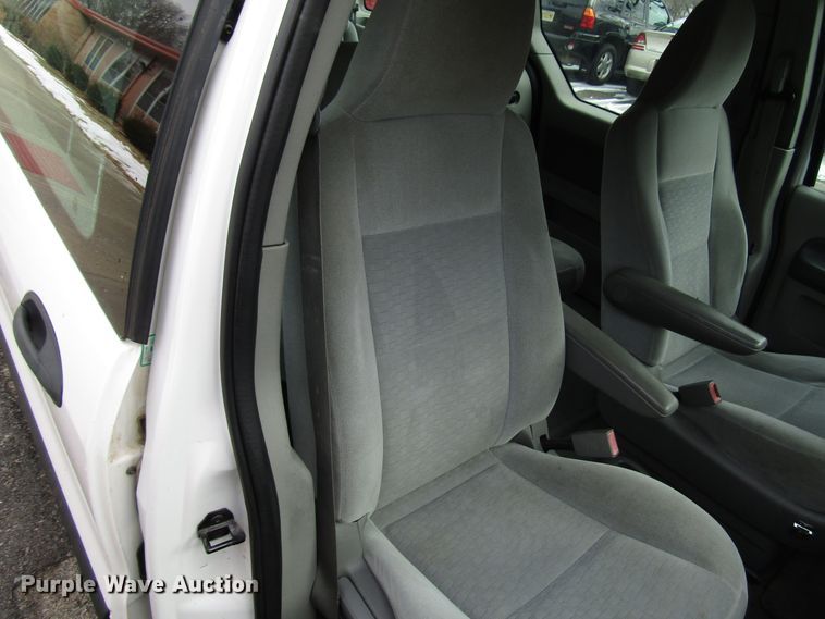 image for item DH8393 2004 Ford Freestar van