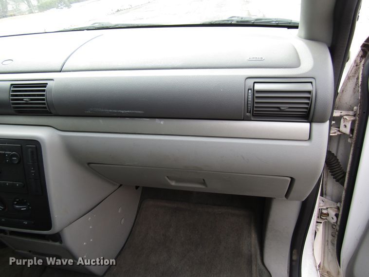 image for item DH8393 2004 Ford Freestar van