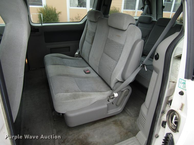 image for item DH8393 2004 Ford Freestar van