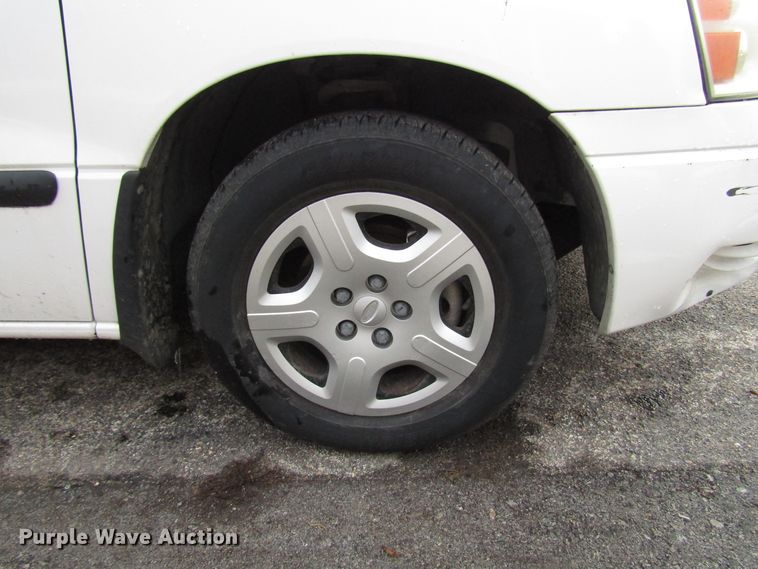 image for item DH8393 2004 Ford Freestar van