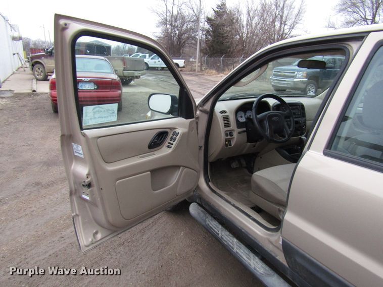 image for item DH8410 2007 Ford Escape SUV