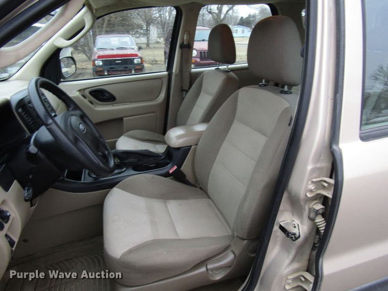 image for item DH8410 2007 Ford Escape SUV