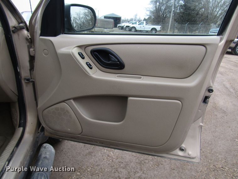 image for item DH8410 2007 Ford Escape SUV
