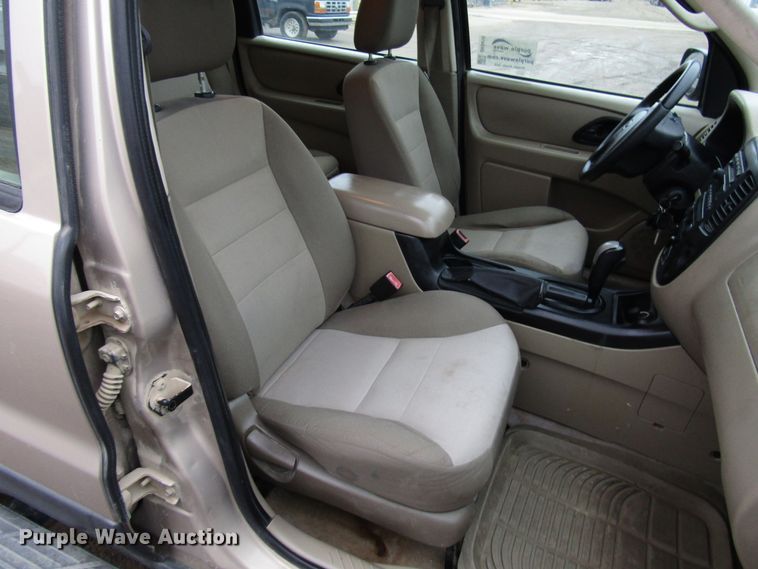 image for item DH8410 2007 Ford Escape SUV