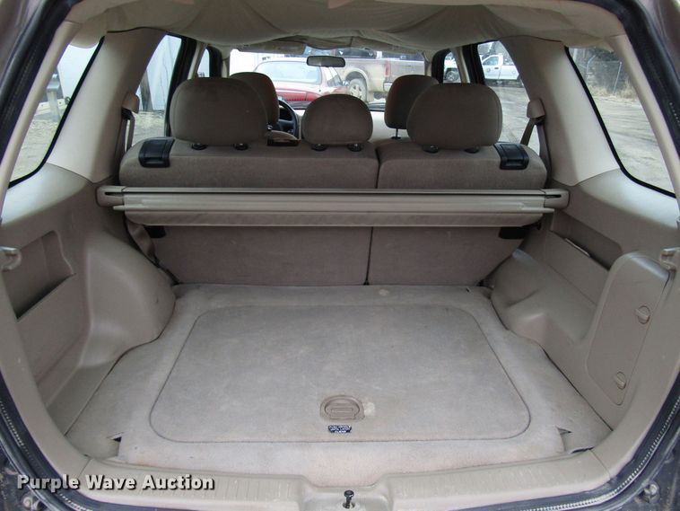 image for item DH8410 2007 Ford Escape SUV