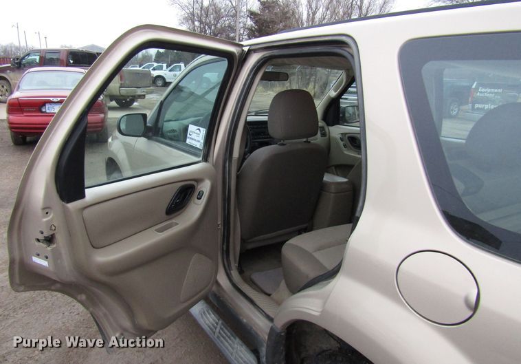 image for item DH8410 2007 Ford Escape SUV