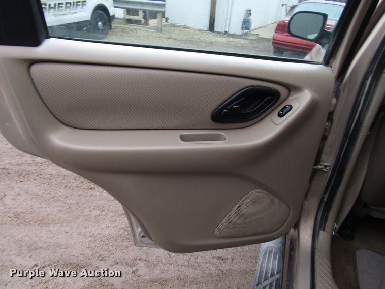 image for item DH8410 2007 Ford Escape SUV