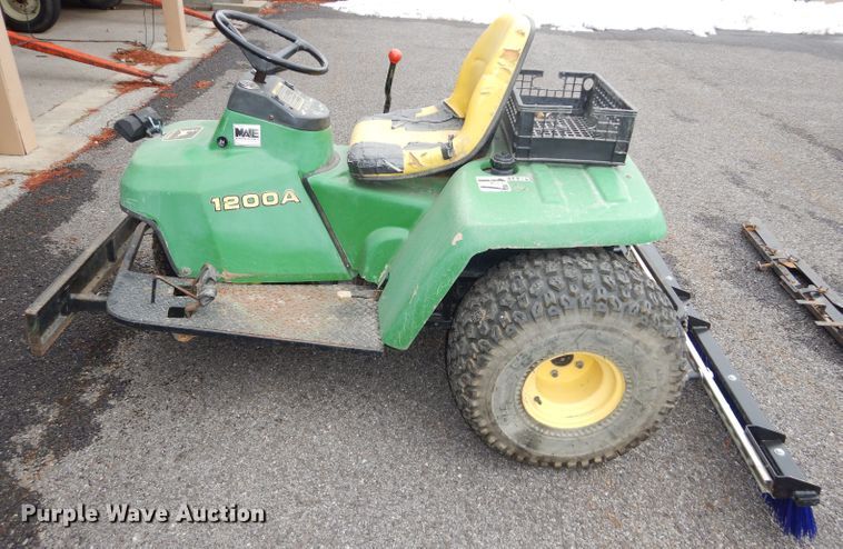 image for item DI9208 John Deere 1200A bunker rake