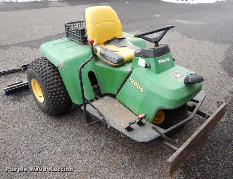 image for item DI9208 John Deere 1200A bunker rake