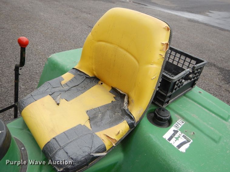 image for item DI9208 John Deere 1200A bunker rake