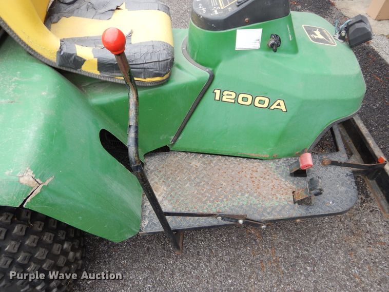 image for item DI9208 John Deere 1200A bunker rake