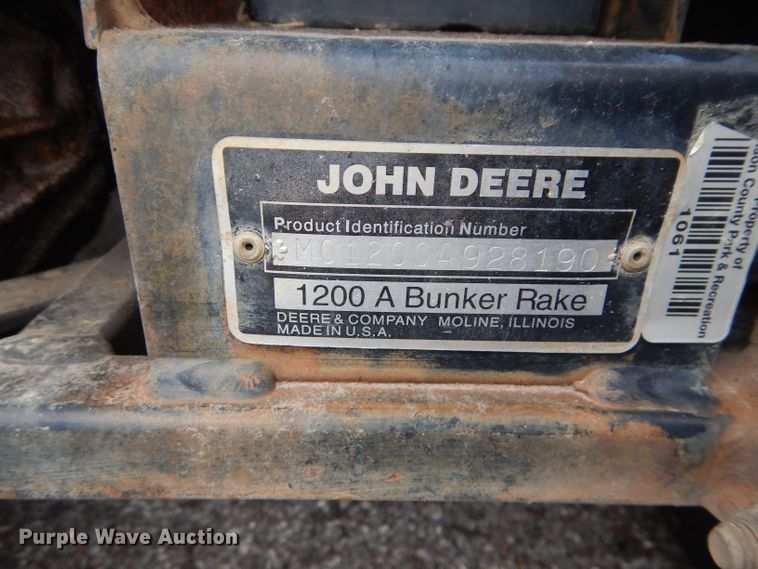 image for item DI9208 John Deere 1200A bunker rake