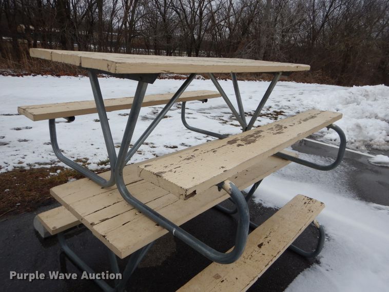 image for item DI9211 (14) picnic tables