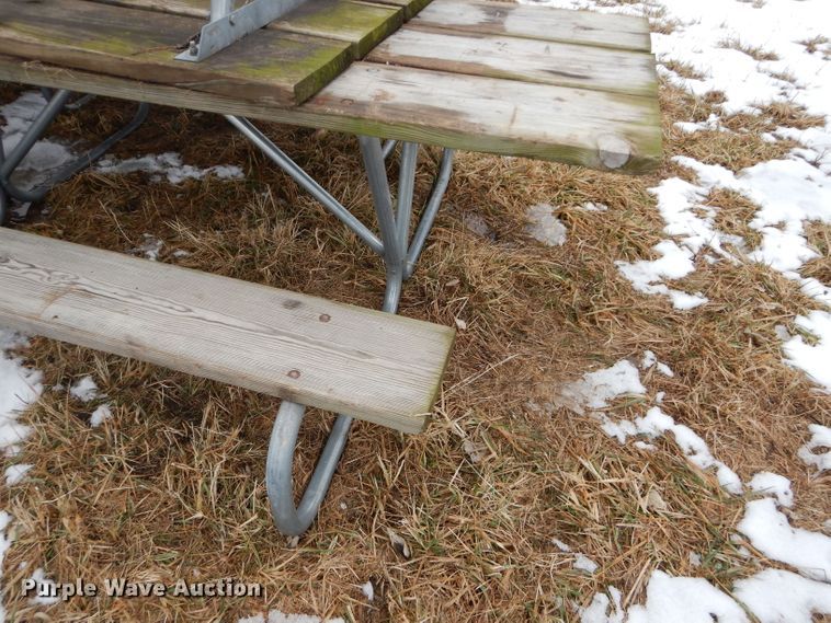 image for item DI9212 Approximately 20 picnic tables