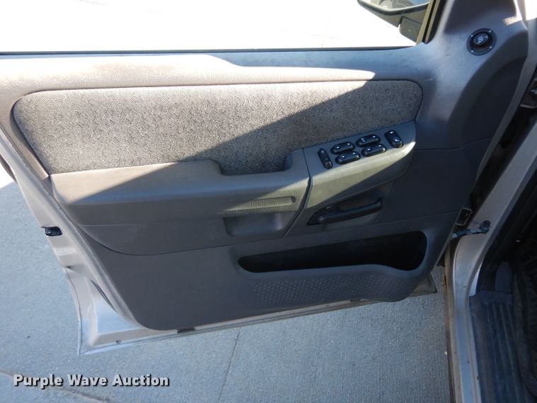image for item ER9801 2004 Ford Explorer SUV