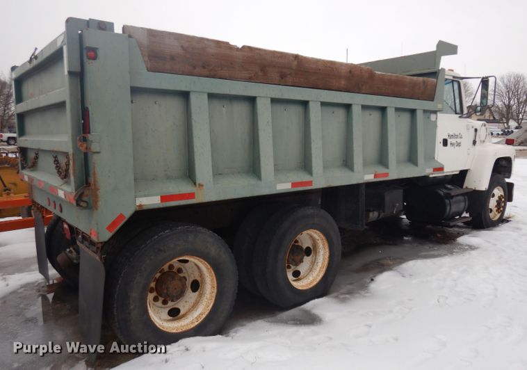 image for item ER9841 1997 Ford L8000 dump truck