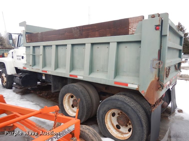 image for item ER9841 1997 Ford L8000 dump truck