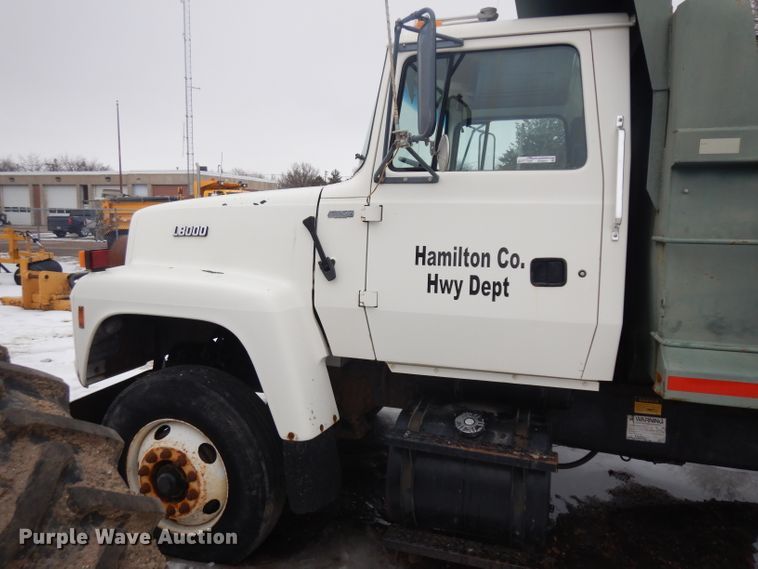 image for item ER9841 1997 Ford L8000 dump truck