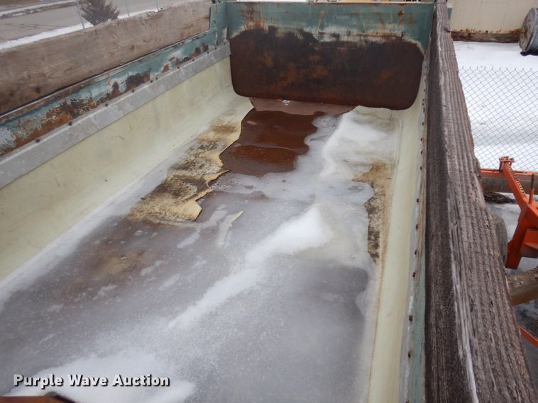 image for item ER9841 1997 Ford L8000 dump truck