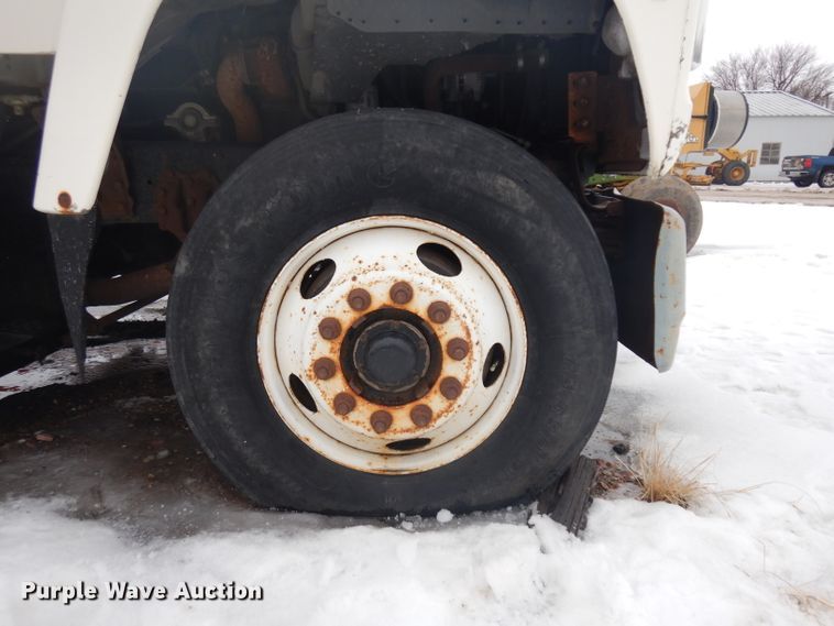image for item ER9841 1997 Ford L8000 dump truck