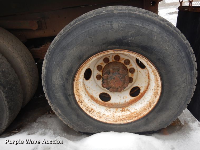 image for item ER9841 1997 Ford L8000 dump truck