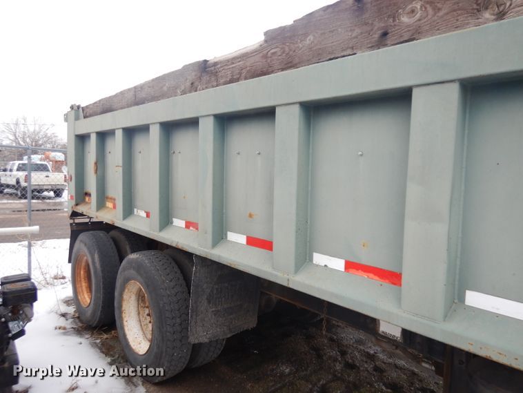 image for item ER9842 1991 International 4900 dump truck