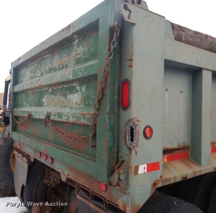 image for item ER9842 1991 International 4900 dump truck