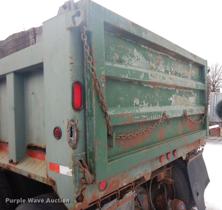 image for item ER9842 1991 International 4900 dump truck