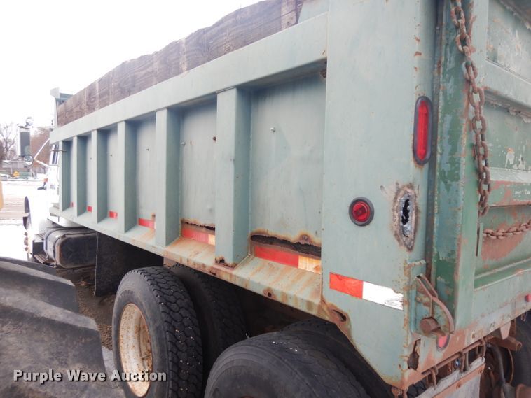 image for item ER9842 1991 International 4900 dump truck