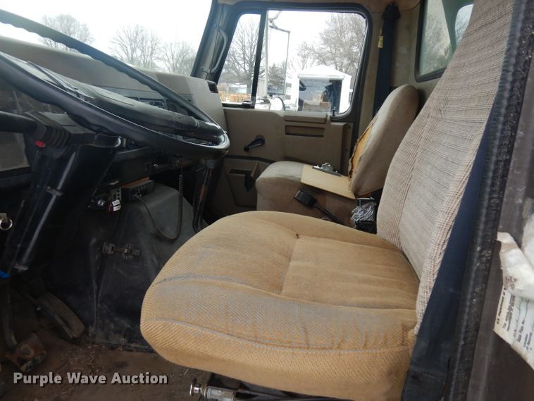 image for item ER9842 1991 International 4900 dump truck