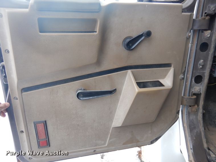 image for item ER9842 1991 International 4900 dump truck