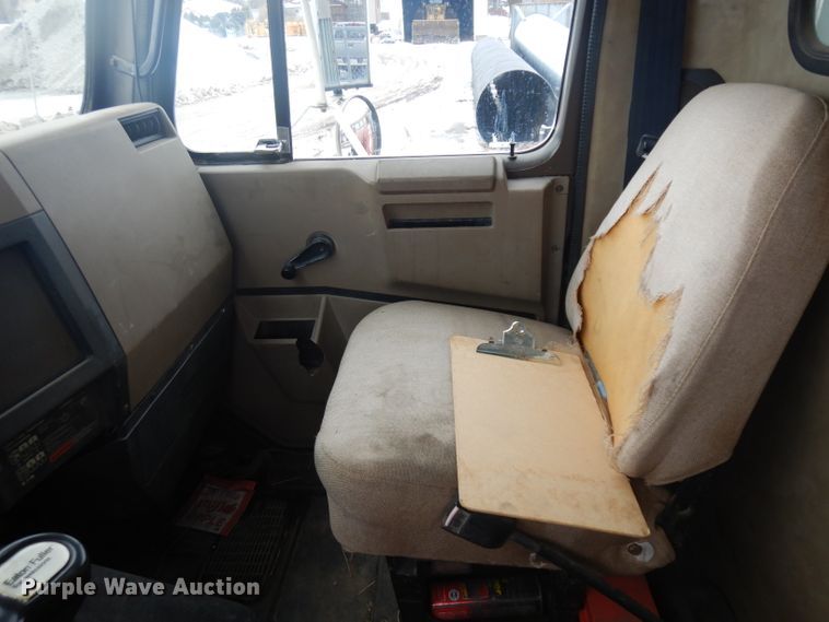 image for item ER9842 1991 International 4900 dump truck