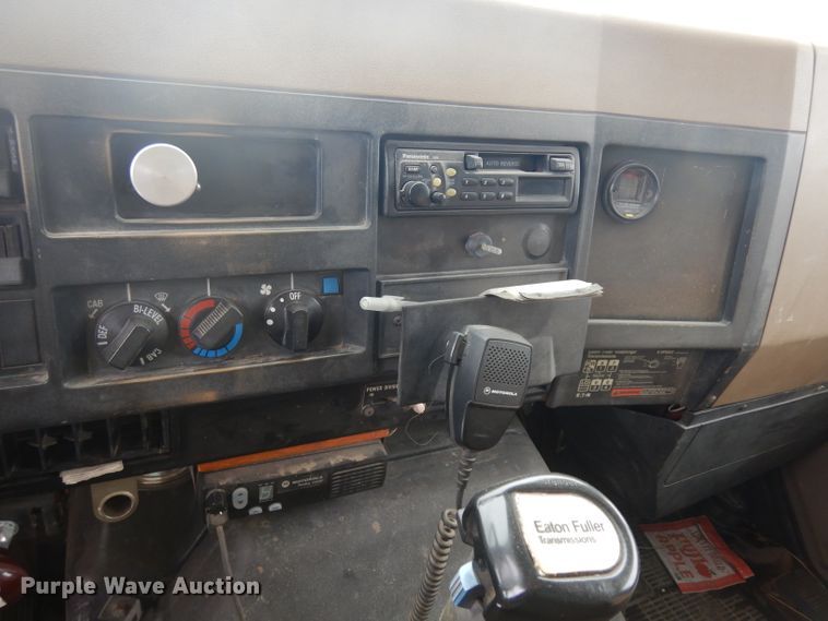 image for item ER9842 1991 International 4900 dump truck