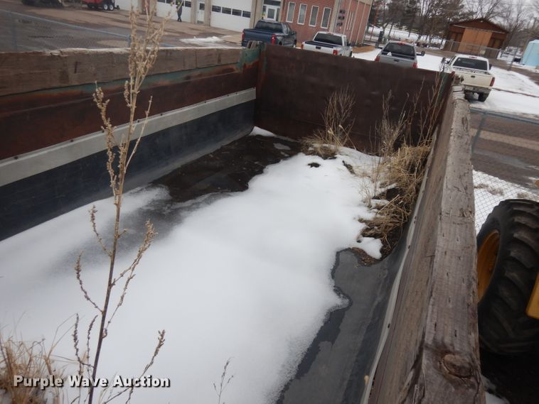 image for item ER9842 1991 International 4900 dump truck