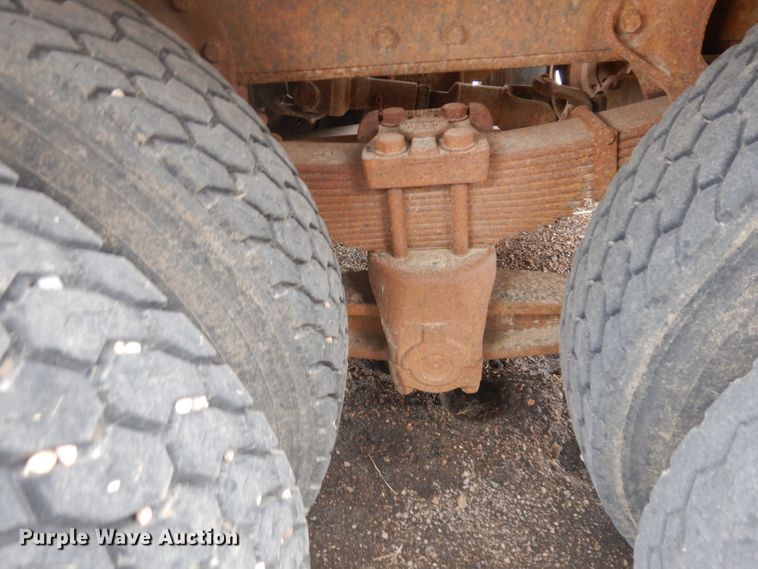 image for item ER9842 1991 International 4900 dump truck