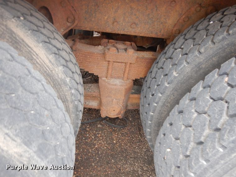 image for item ER9842 1991 International 4900 dump truck