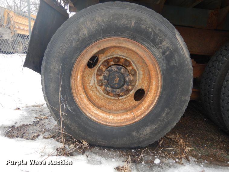 image for item ER9842 1991 International 4900 dump truck