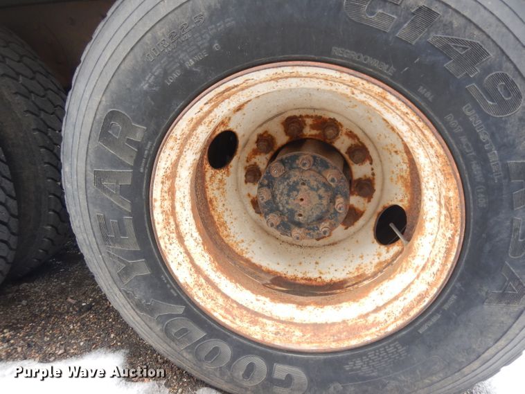 image for item ER9842 1991 International 4900 dump truck