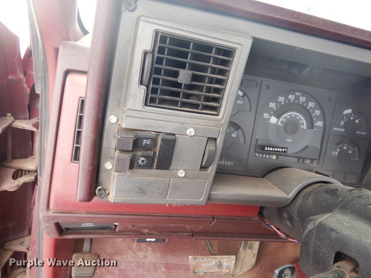 image for item ER9843 1989 Chevrolet Cheyenne 1500 pickup truck