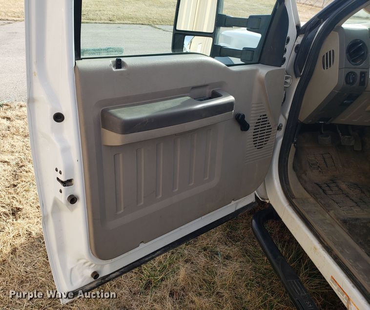 image for item EZ9050 2009 Ford F550 Super Duty bucket truck